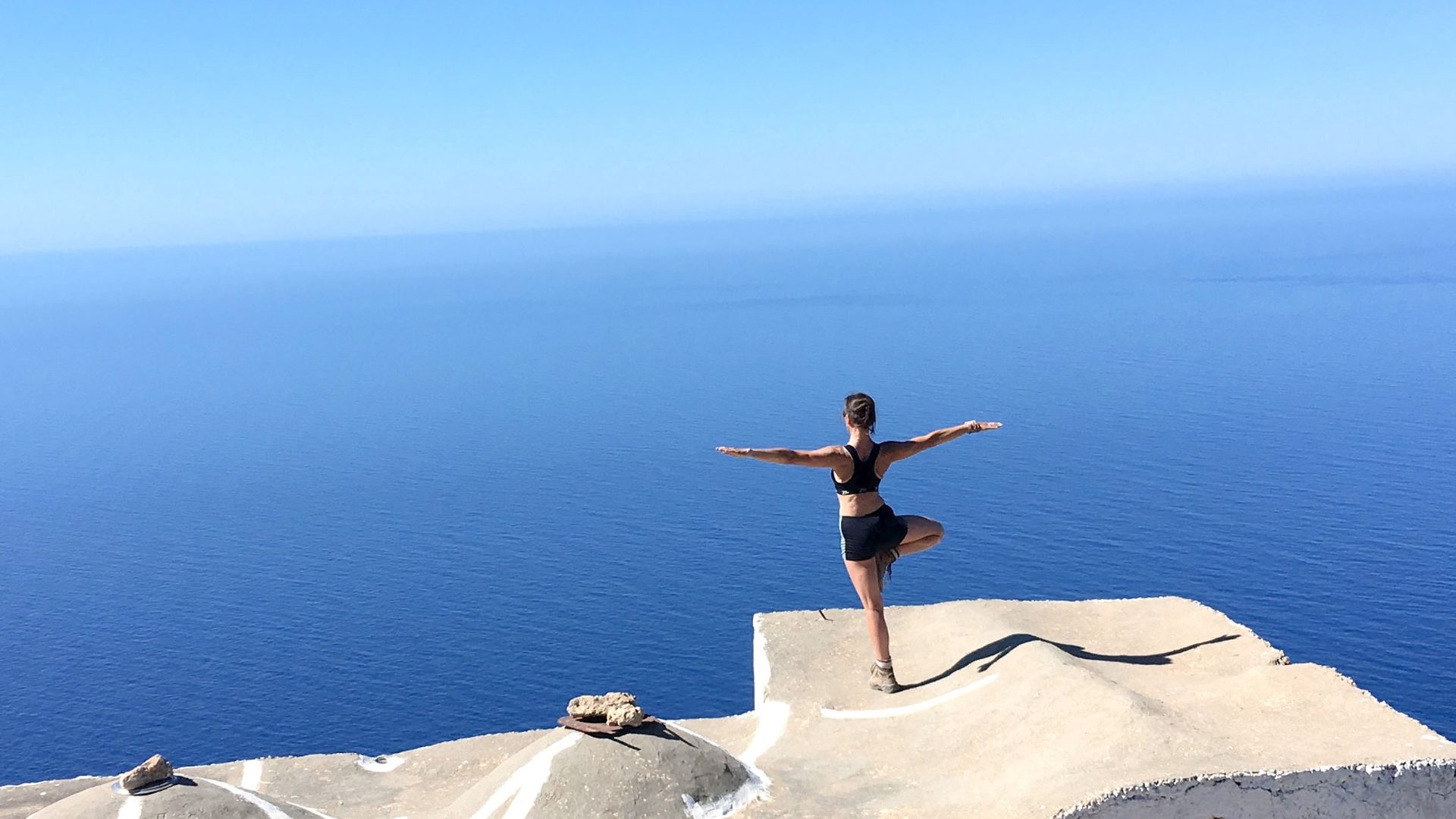 Pratique du yoga Iyengar face à la mer en Crète